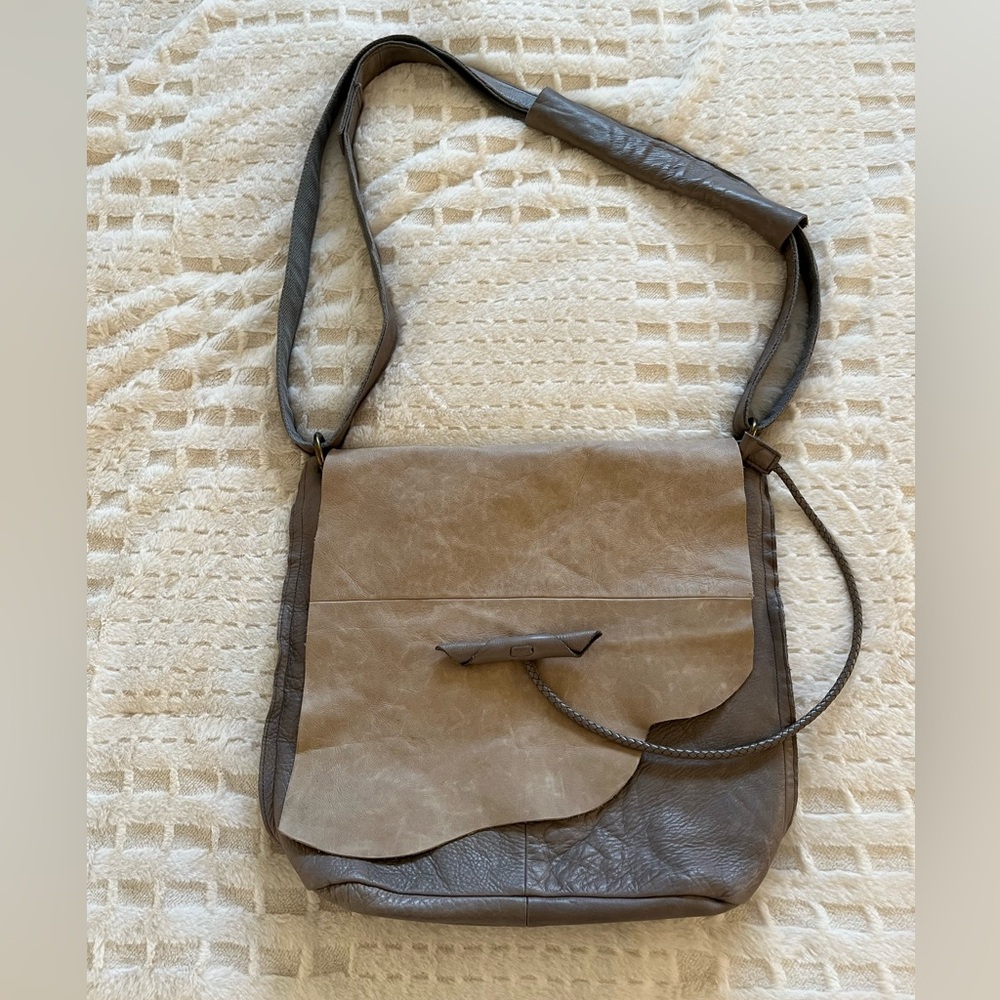 Mia 100% Leather Shoulder Bag